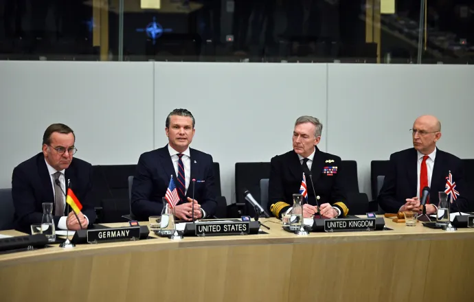 Pete Hegseth amerikai védelmi miniszter a NATO-országok védelmi minisztereinek tanácskozásán Brüsszelben 2025. február 12-én – Fotó: Dursun Aydemir / Anadolu / Getty Images