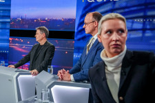 Zelenszkij Merzre vár, Orbán viszont az AfD-re