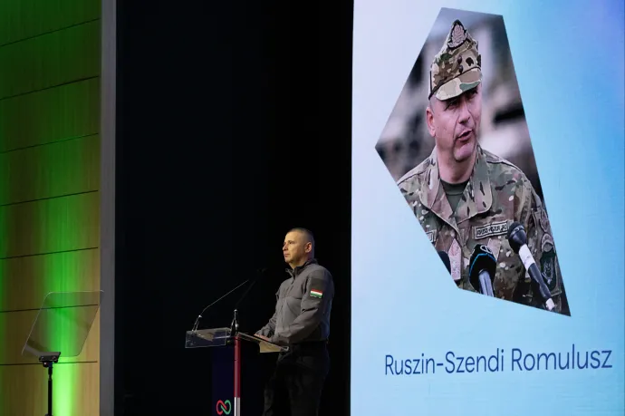 Ruszin-Szendi Romulusz megélhetési politikusnak nevezte Hadházyt, aki szerinte hülyeségeket beszél