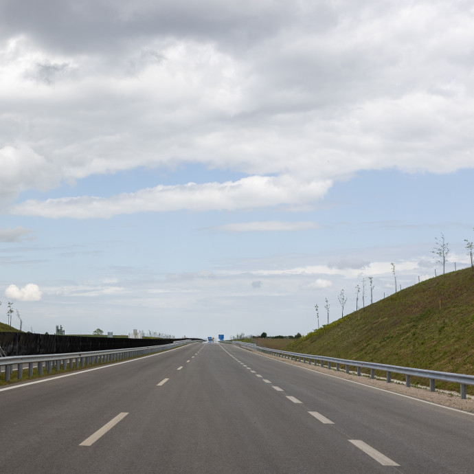 Ausztria már kipróbálta, de rövid időn belül visszavonta az óránkénti 140 kilométeres sebességhatárt