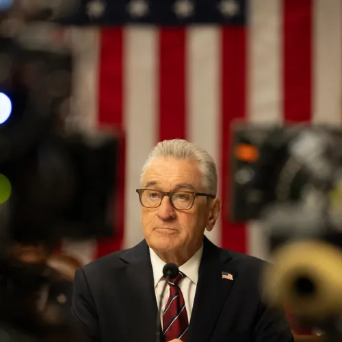 Robert De Niro visszatér a nyugdíjból, hogy megmentse Amerikát