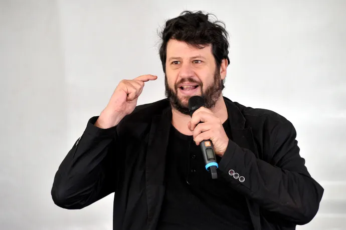 Puzsér: Bizarr látványt nyújt Magyar Péter, amint megretten Rogán Antaltól