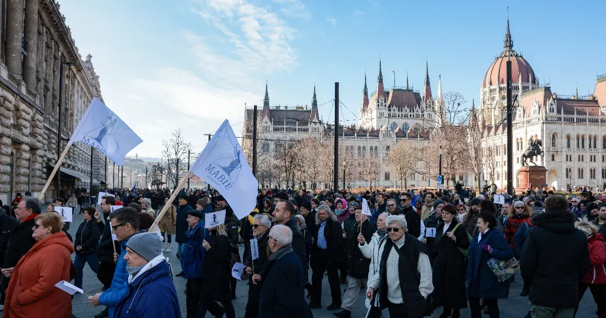 „Az igazsag nem eladó!” – az igazságszolgáltatás függetlenségéért demonstrálnak