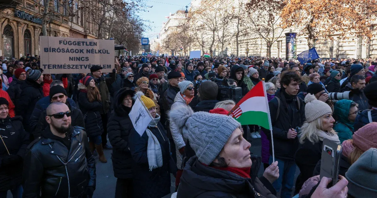 Ilyen volt az igazságszolgáltatás függetlenségéért tartott demonstráció, ahol Bayer Zsolt listázni akarta a bírókat