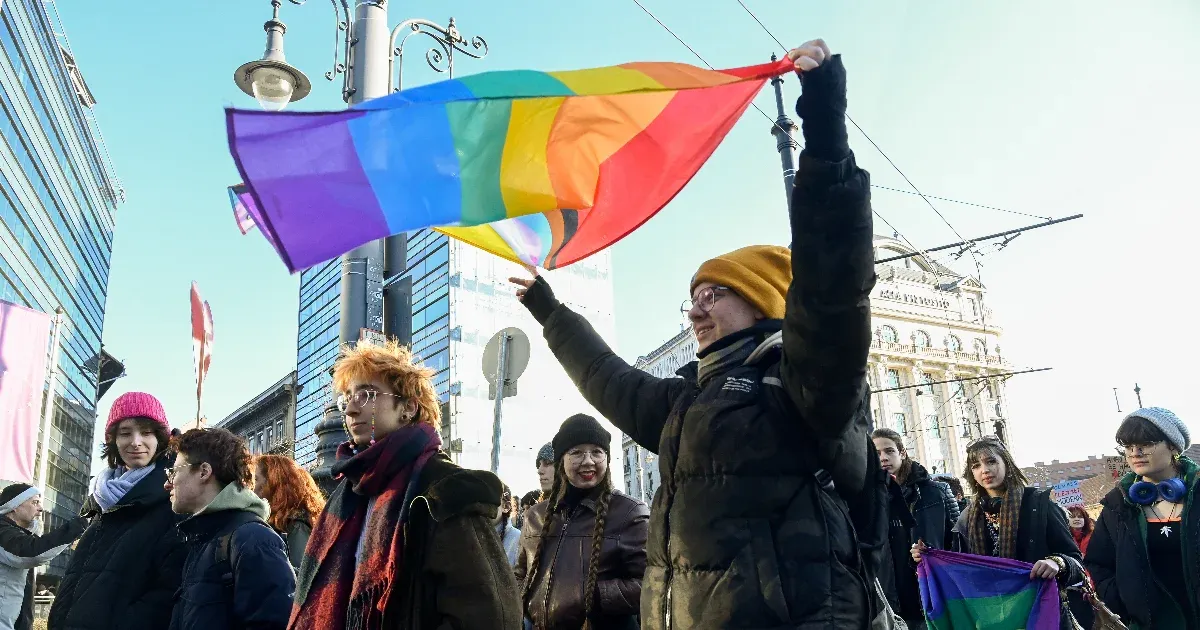 Steiner Kristóf a transzjogi tüntetésen: Mindegy, hogy Orbán mit akar betiltani, mert Pride lesz