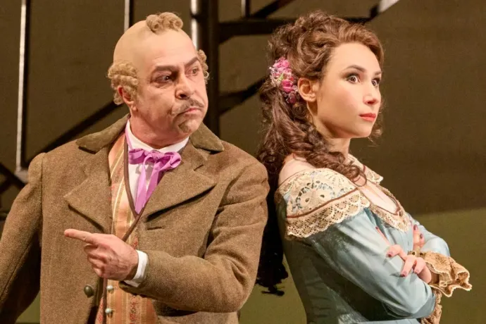 Rohadt vásznakat lógattak a színpadra a bécsi operaházban, olyan büdös lett, hogy több néző hazament