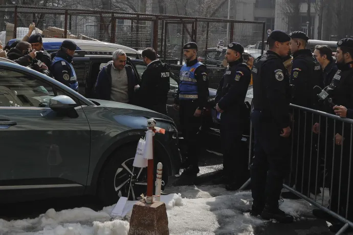 Georgescut február 26-án megállítja a rendőrség, hogy bekísérje az ügyészségre – Fotó: Malina Norocea / Inquam Photos