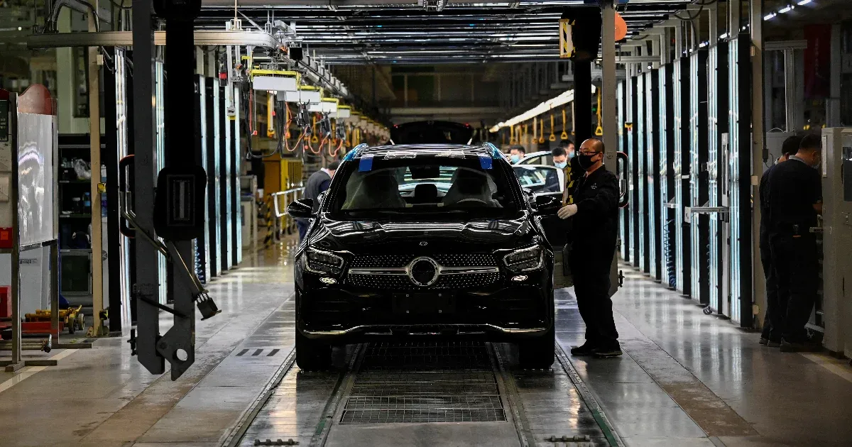 Dolgozói 15 százalékát rúghatja ki a Mercedes-Benz Kínában idén