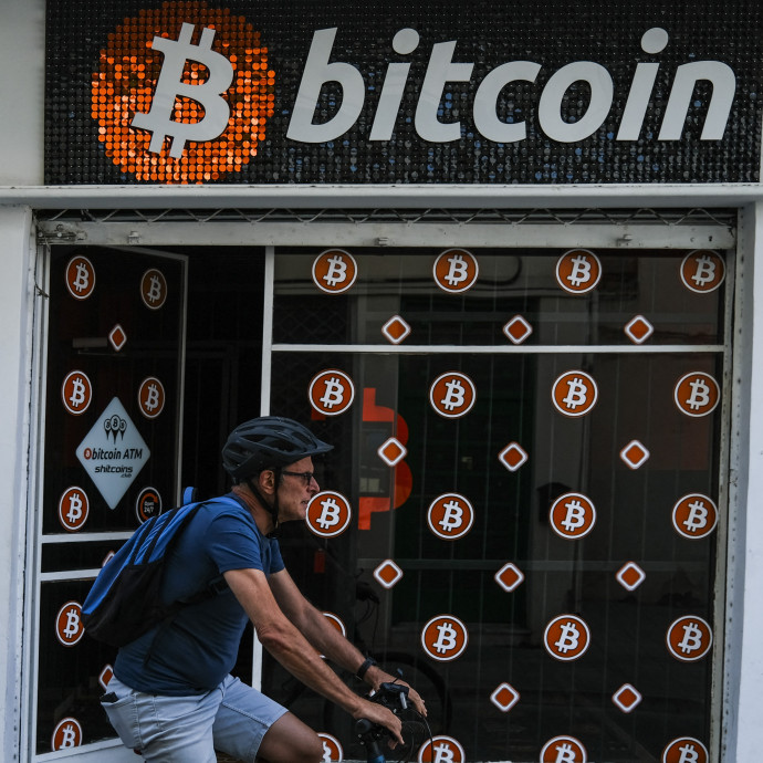 Mikor már úgy nézett ki, hogy megreccsen a bitcoin, Trump gyorsan megmentette