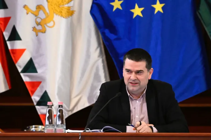 Mintha fekete lyukba öntenék a pénzt: Kiss Ambrus az önkormányzati pénzek Államkincstárhoz utalásáról