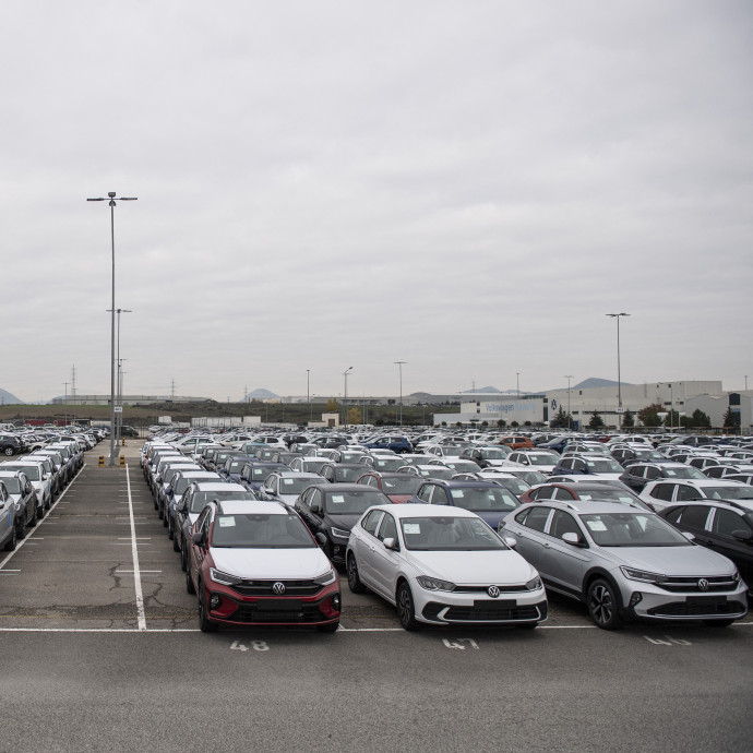 A 2025-ös kibocsátási célokat is fellazítaná az EU az autóipari lobbi kérésének megfelelően