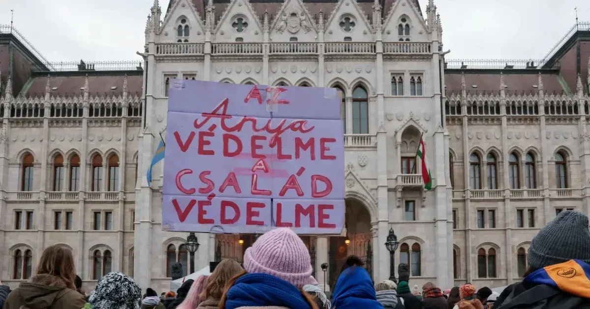 Fidesz votes against DK's proposal to allow abused spouses to immediately request restraining order