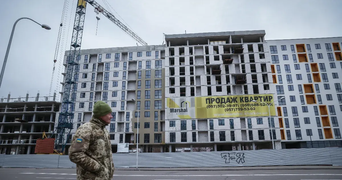 Harkiv polgármestere: Minden nap lőnek minket, de nincs időnk várni, megkezdtük a lakások újjáépítését