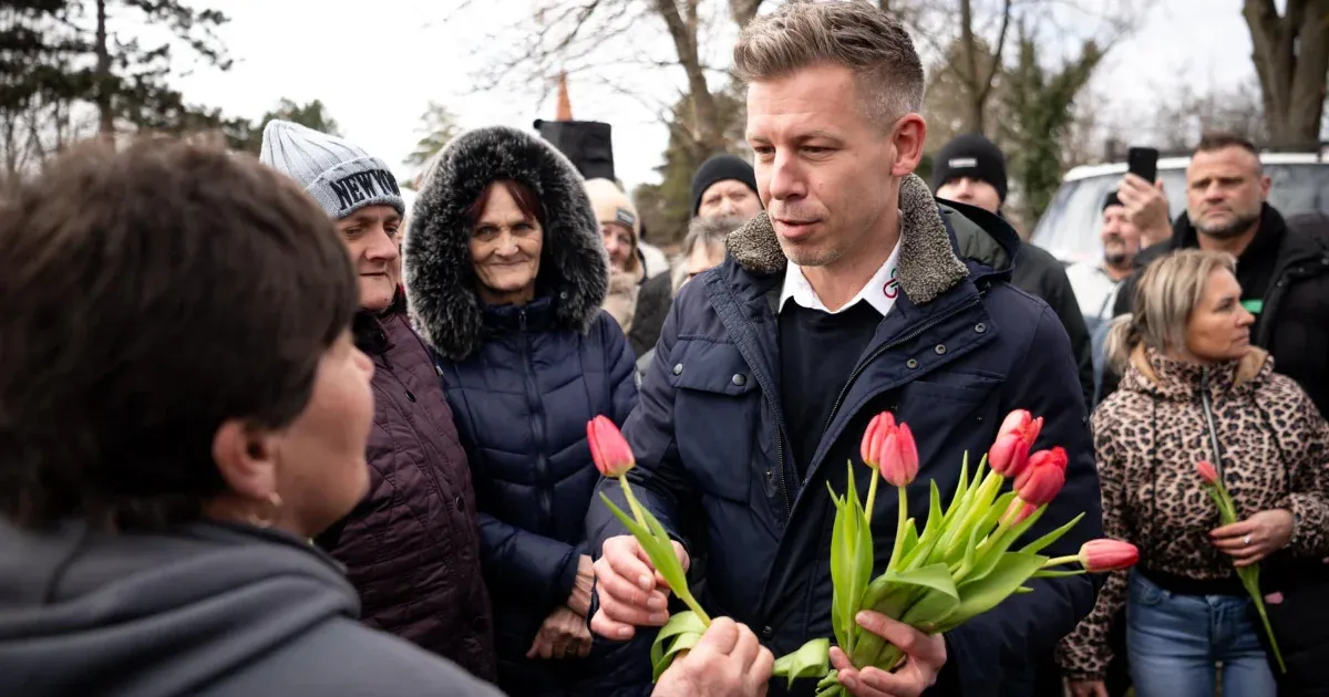 Magyar Péter Orbánra utal, Szentkirályi magyarpéterezik nőnap alkalmából