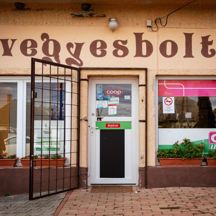 Az lett a veszte a falusi kisboltosnak, hogy felvette az állami támogatást