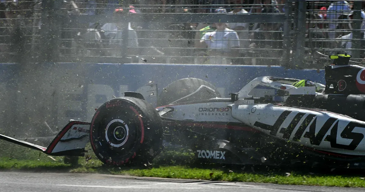 Elkezdődött az F1-szezon, Bearman balesete miatt félbe is kellett szakítani az első szabadedzést