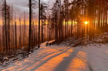 Gömörország legszebb csúcsán egyformán tépi a szél a magyar és a szlovák lobogót