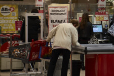 Mi lenne, ha minden élelmiszer árrését befagyasztaná a kormány?