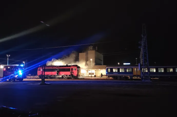 Kigyulladt a Székesfehérvárra tartó vonat mozdonya Balatonfüreden