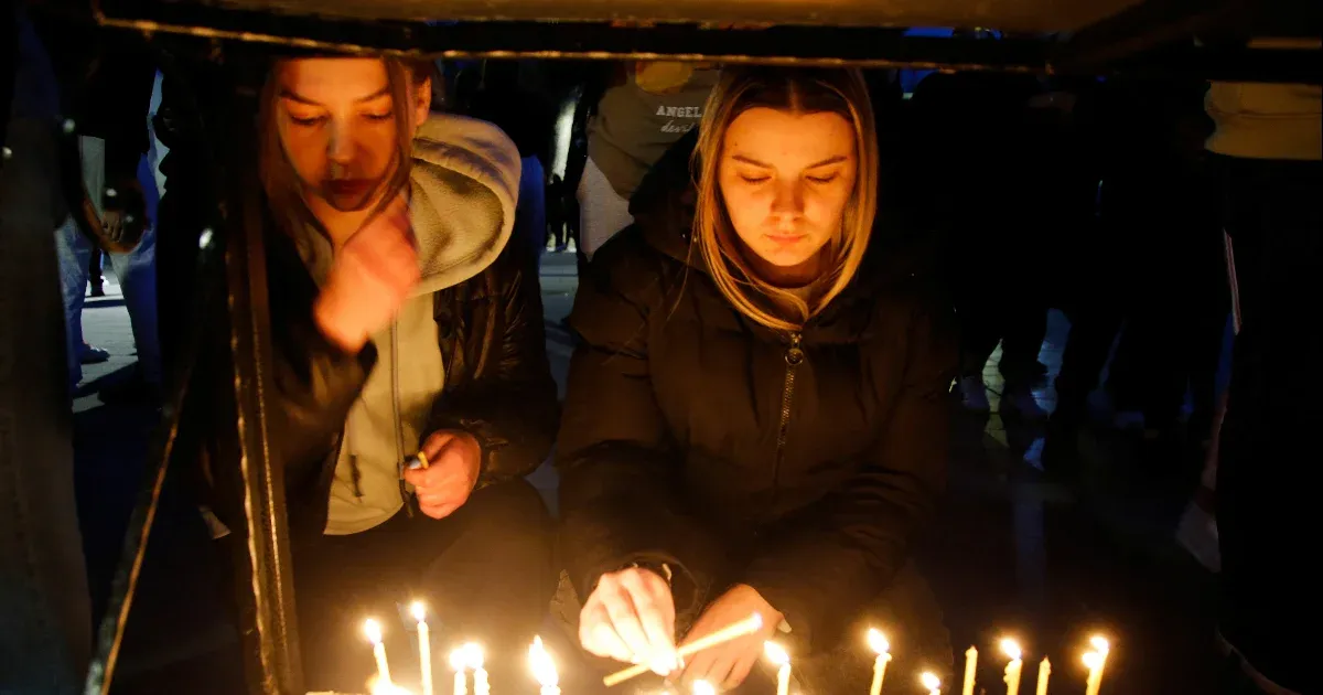 Videón a pillanat, amikor tűz üt ki az észak-macedóniai szórakozóhelyen