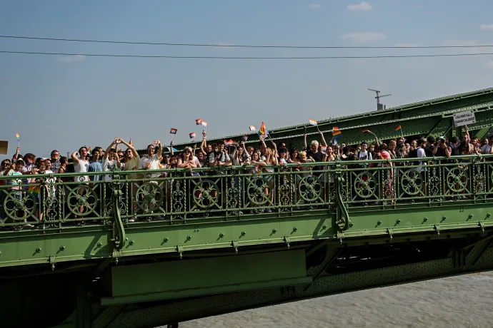 A Fidesz javaslata alapján akár 200 ezer forintos bírságot is kaphat, aki kimegy a Pride-ra