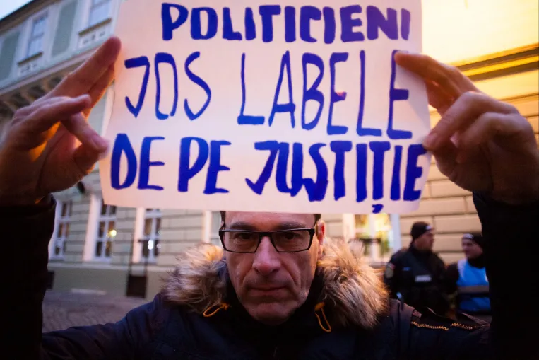 Jogállamisági jelentés: Románia leépülőben van, Magyarországon a legrosszabb a helyzet