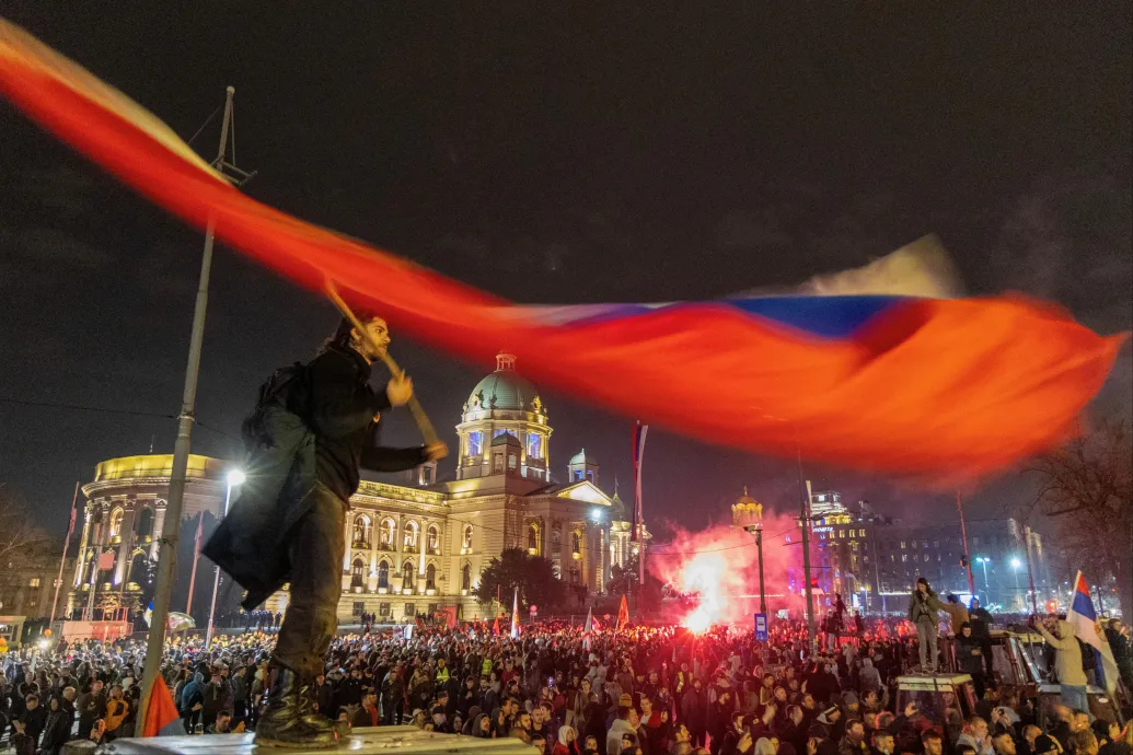 „Mintha szét akarna robbanni a fejed” – erre képes a hangágyú, a világ rendőrségeinek kedvelt tömegoszlató eszköze