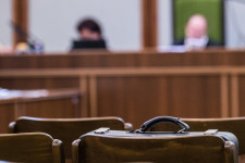 Több mint 11 milliárd forint követelést árulnak egymilliárdért, de a vevőnek merésznek kell lennie