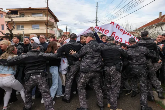 Korrupcióellenes tüntetésekhez vezetett az Észak-Macedóniában történt tragikus tűzeset