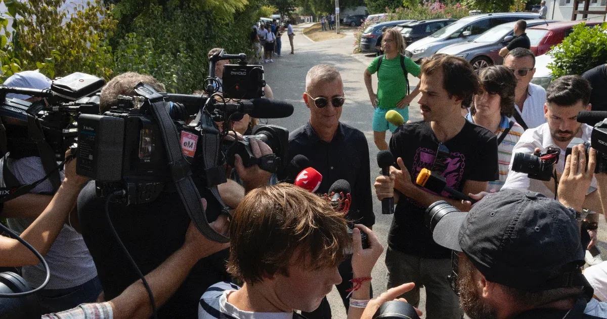 „Jól nyomod, hülyegyerek!” – Kubatov Gábor éppen fekete öves Menczer Tamássá gyúrja magát