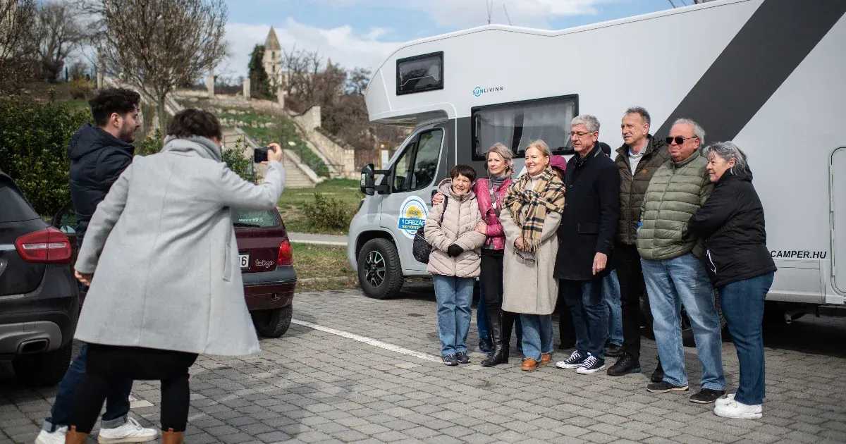 Fél napot töltöttem a lakóautózó Gyurcsánnyal, aki ekkorát még nem látott közelről