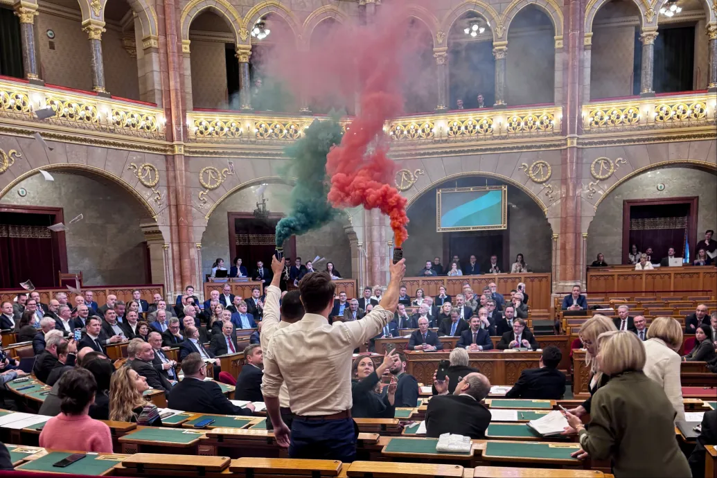 Kocsis Máté: Sürgős orvosi ellátást kapott a Covidot túlélt Bányai Gábor fideszes képviselő a Parlamentben – Forrás: Telex.hu