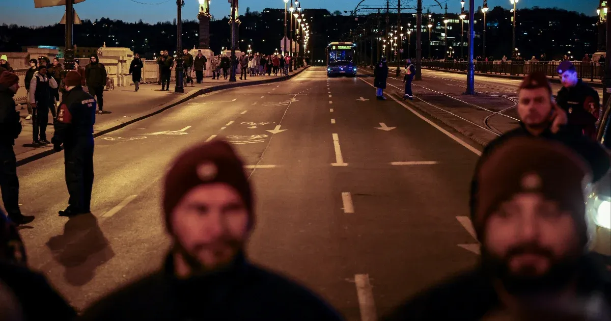 Két embert előállítottak a Margit hídi tüntetésről