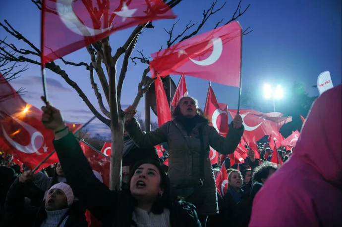 Megrázta Törökországot, hogy őrizetbe vették Erdoğan legfőbb ellenfelét