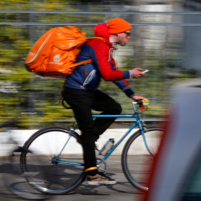 Megbukott Ausztriában az a modell, hogy az ételfutárok alkalmazottként dolgozzanak