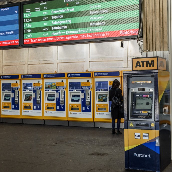 Az ATM-ekkel is nekifutnak a készpénzvédelemnek, miután a bolti pénzfelvétel nem jött össze