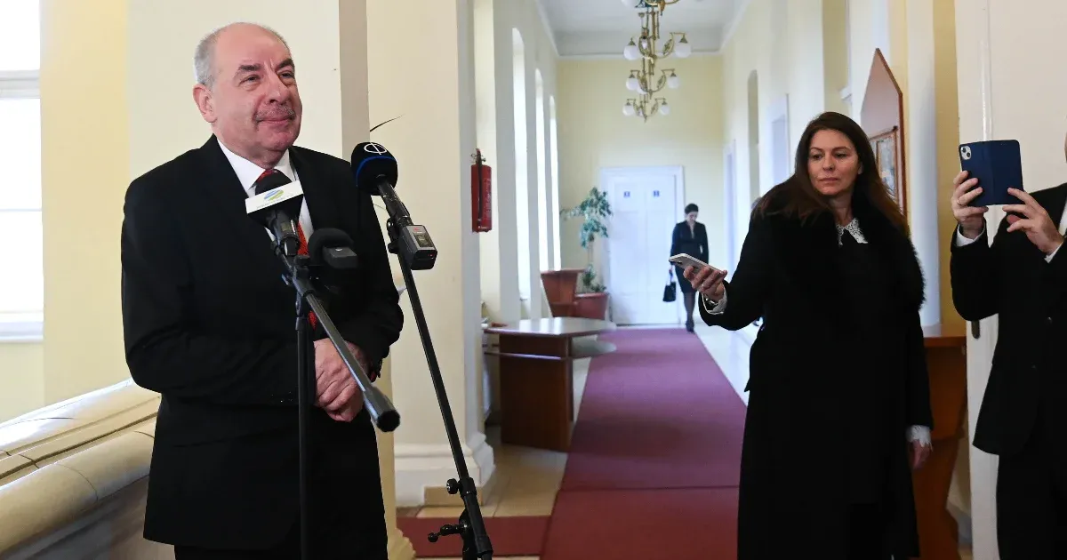Kétszer is megígérte, mégsem hajlandó válaszolni a kérdéseinkre a Telexet selejtnek nevező köztársasági elnöki kommunikációs igazgató