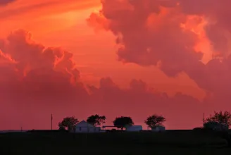 A Sátán vihara, amiben még az érő kukorica is kipattog