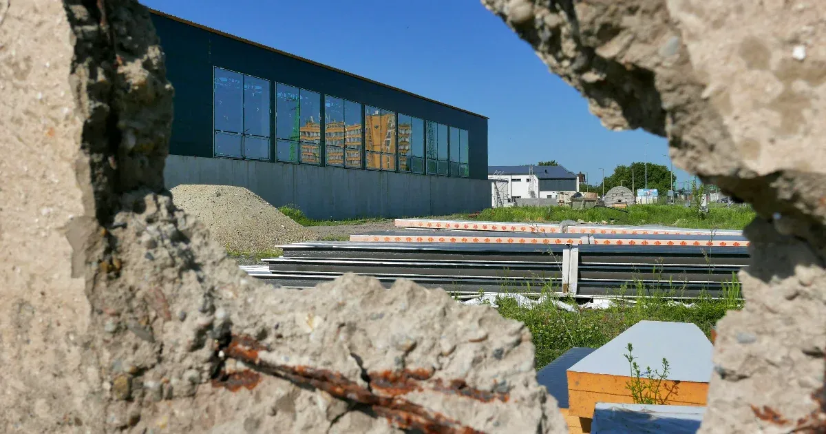 A hotel elkészült, de a sportközpont és a tudományos park éveket csúszik Pécsen a NER-kedvenc bedőlése miatt