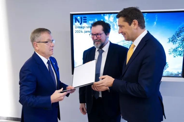 Beláthatatlan nemzetgazdasági következményekre hivatkozva kérlelte Matolcsyék alapítványa az ÁSZ-t, hogy ne hozza nyilvánosságra a jelentést