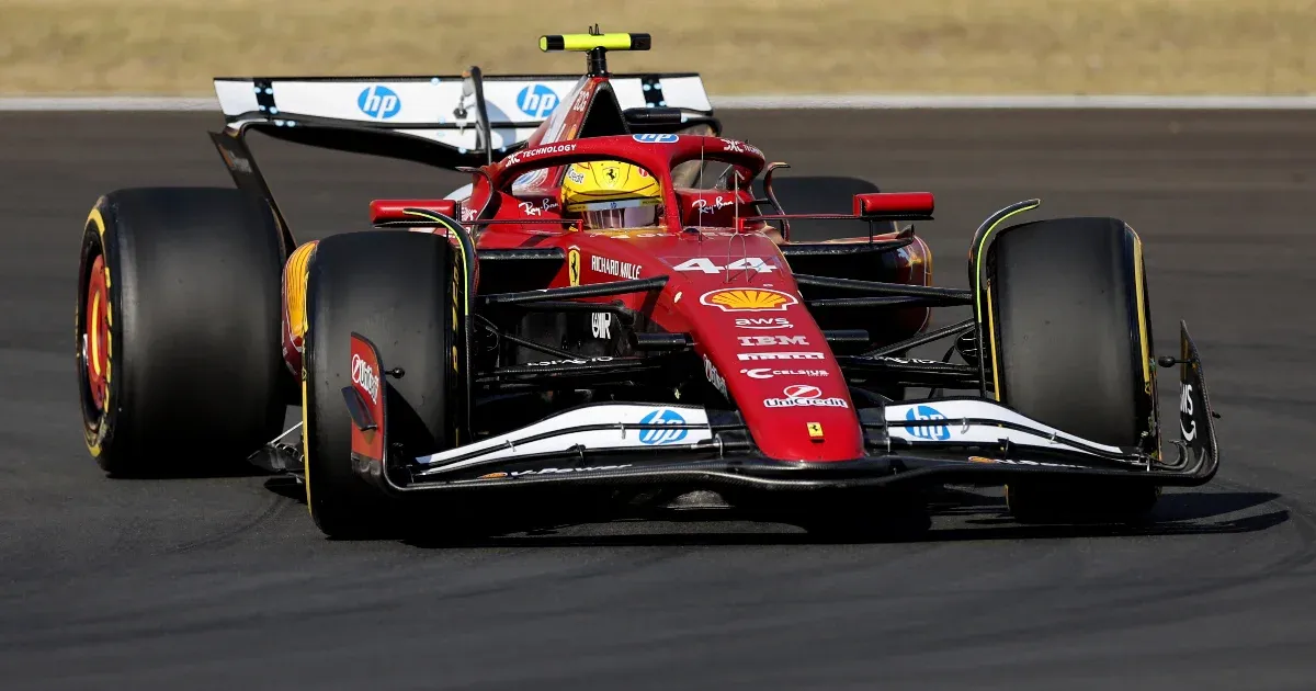 Hamilton nagyot villant a Ferrarival, a Red Bull aggódhat újonca miatt a kínai sprintidőmérő után