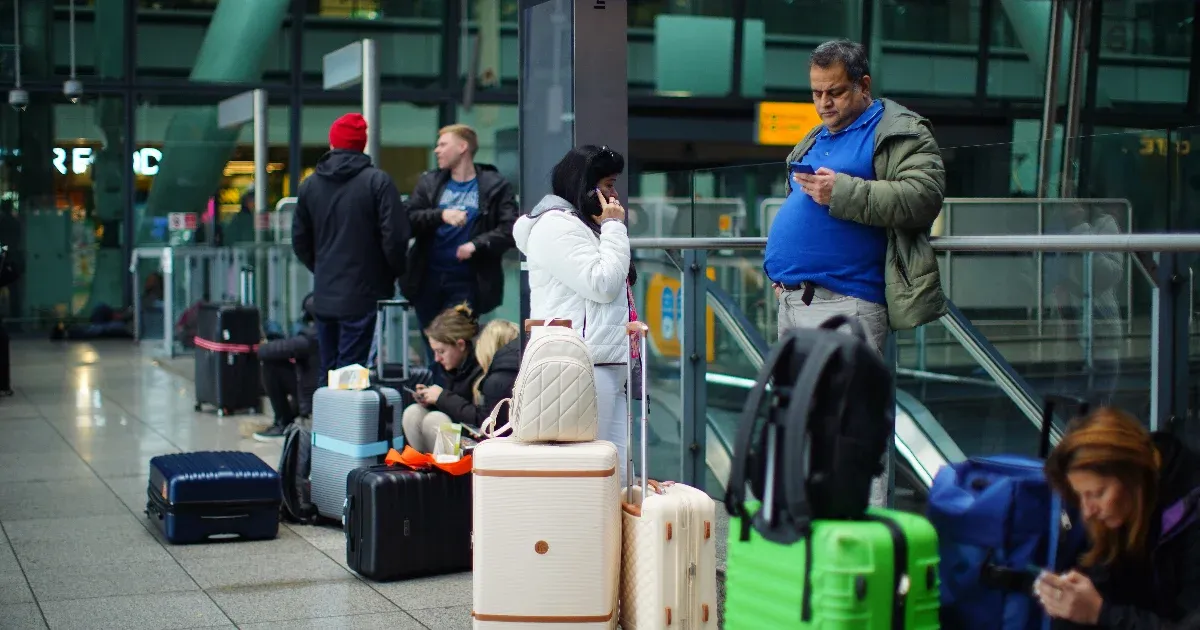 „Házrengető robbanás” előzte meg a Heathrow repülőteret megbénító tüzet, a terrorelhárítás vezeti a nyomozást