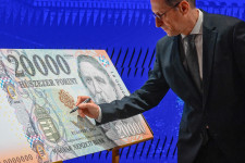 Még kényelmetlenenebb helyzetbe került az alapítványi botrány nyomán Varga Mihály