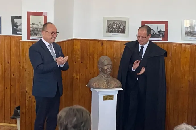 Szoboravatással indult a Kriza János-emlékév a székelykeresztúri unitárius gimnáziumban