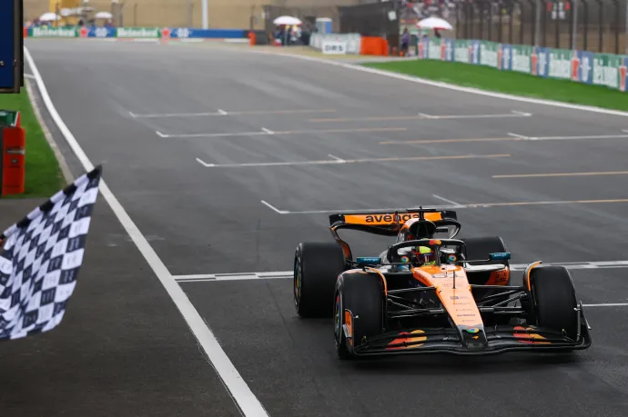 Tarol a McLaren, kettőből kettőt nyerve nyitották az F1-szezont