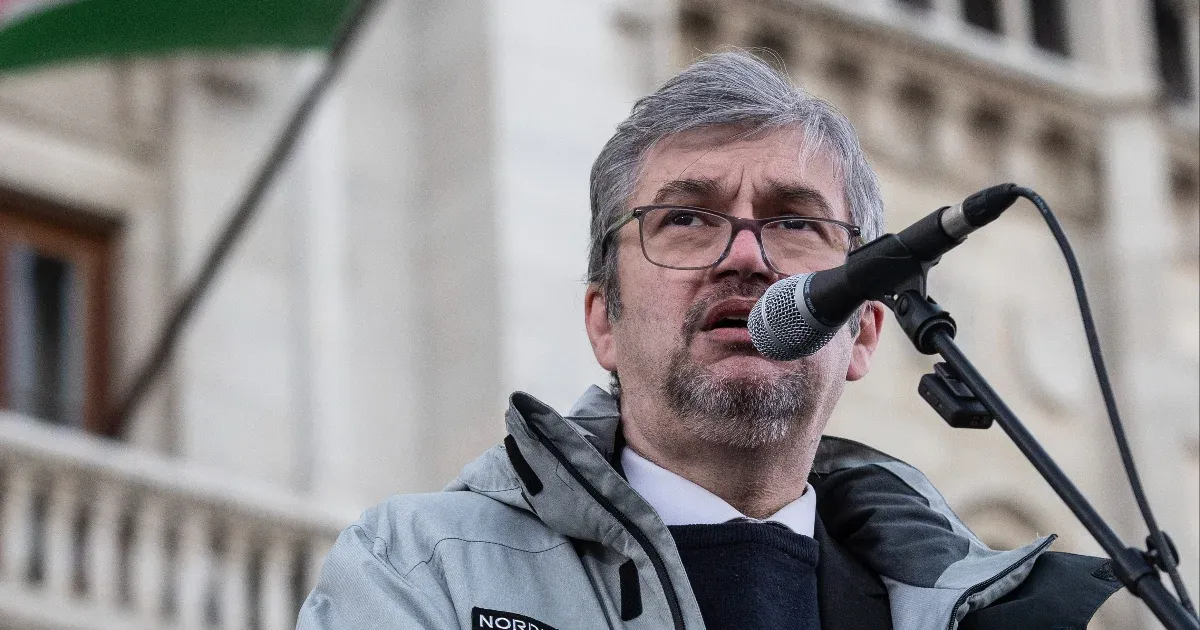 Másfél nap alatt összejött a pénz Hadházy 12 millió forintos parlamenti büntetésére