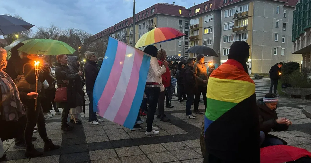 A transzneműeket ellátó kiskunhalasi orvosok szabadságáért tüntettek Kecskeméten