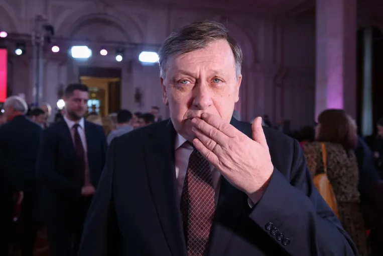 Politológus: Crin Antonescu elnökválasztási győzelme a PSD szavazótáborán múlik
