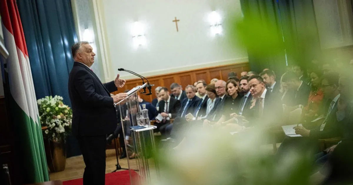 Orbán eligazítást tartott a külügyminisztériumban