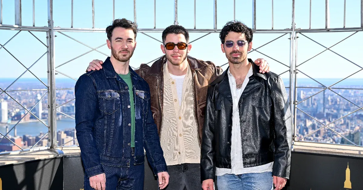 A Jonas Brothers írja a Disneyland 70. születésnapjának főcímdalát